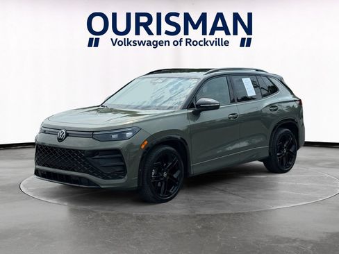 Used 2025 Volkswagen Tiguan SE R-Line FWD image 2
