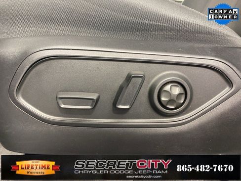 Used 2023 Jeep Grand Cherokee Laredo image 13