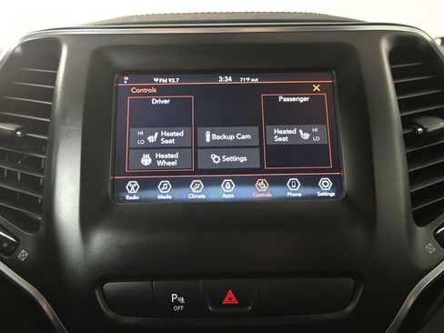 Used 2019 Jeep Cherokee Latitude Plus w/ Cold Weather Group image 28