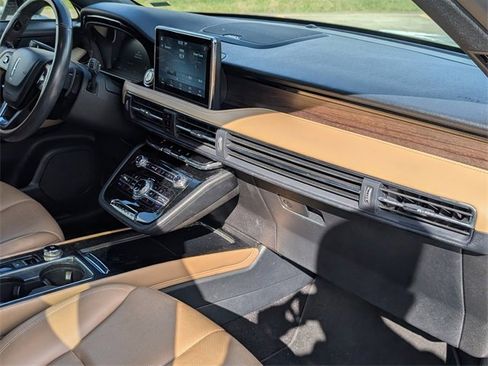 Used 2021 Lincoln Corsair Reserve image 25