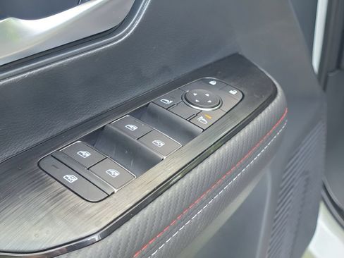 New 2026 Nissan Kicks SR AWD/4WD image 14