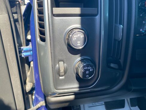 Used 2018 Chevrolet Silverado 1500 LT w/ Texas Edition image 14