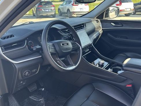 Used 2023 Jeep Grand Cherokee Limited AWD/4WD image 9