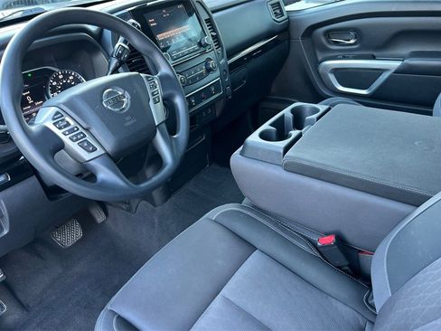 Used 2022 Nissan Titan SV image 12
