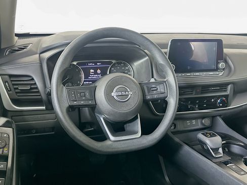 Used 2024 Nissan Rogue S FWD image 18