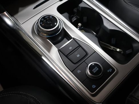 Used 2024 Ford Explorer XLT w/ Equipment Group 202A image 30