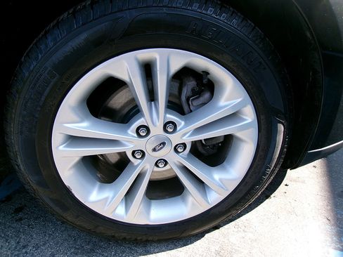 Used 2017 Ford Taurus SEL image 9