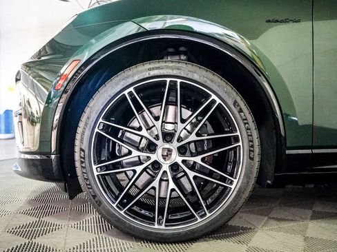 New 2026 Porsche Macan Turbo Electric image 13