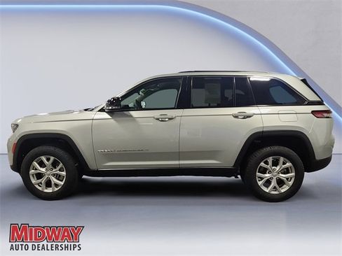 Used 2023 Jeep Grand Cherokee Limited image 2