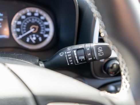 Used 2022 Hyundai Venue Limited image 21