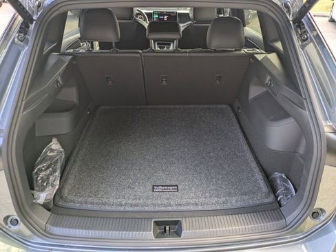New 2026 Volkswagen Tiguan SE R-Line FWD image 12