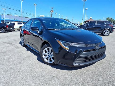 Used 2024 Toyota Corolla LE image 2