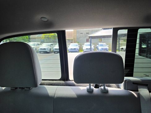 Used 2011 Ford F150 XLT w/ XLT Chrome Pkg AWD/4WD image 24