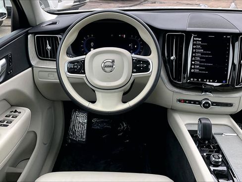 Certified 2023 Volvo XC60 B5 Plus w/ Climate Package image 6