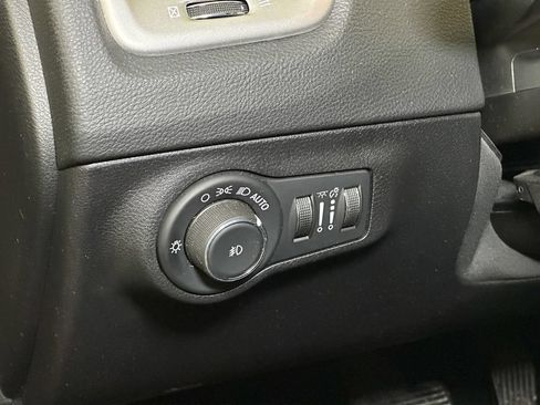 Used 2019 Jeep Compass Latitude w/ Popular Equipment Group AWD/4WD image 19