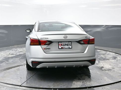Used 2024 Nissan Altima 2.5 SV image 12