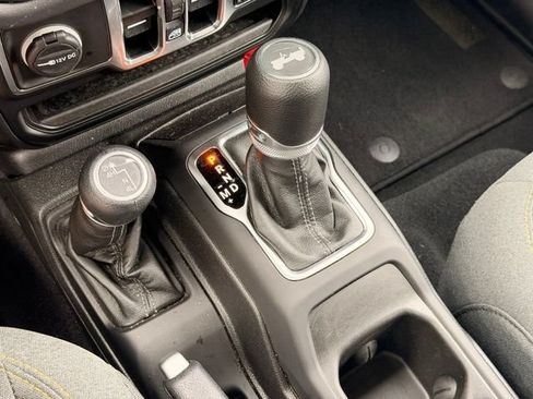Used 2025 Jeep Wrangler Unlimited Sahara AWD/4WD image 33
