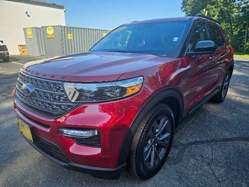 Certified 2024 Ford Explorer XLT w/ Equipment Group 202A AWD/4WD image 3