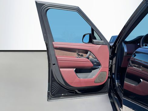 New 2026 Land Rover Range Rover Long Wheelbase Autobiography image 23