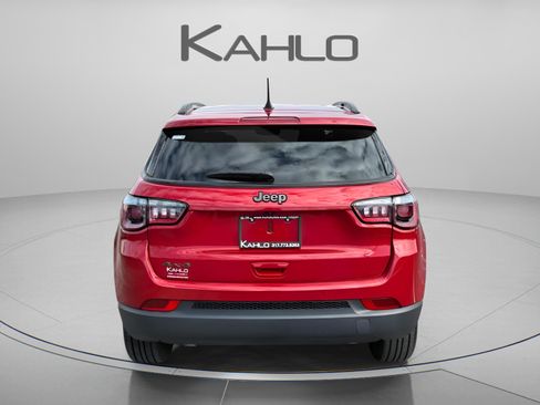 Used 2025 Jeep Compass Latitude w/ Altitude Special Edition image 3