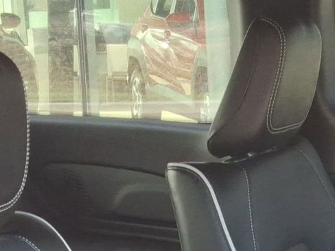 Used 2022 Chrysler Pacifica Limited w/ S Appearance Package image 34