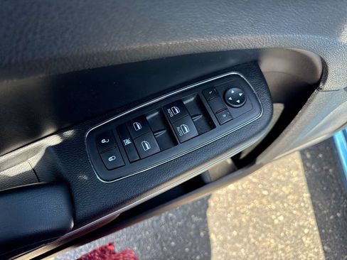 Used 2023 Chrysler 300 Touring w/ Safetytec Plus Group RWD image 13