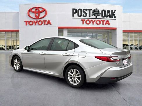 Used 2025 Toyota Camry LE FWD image 5