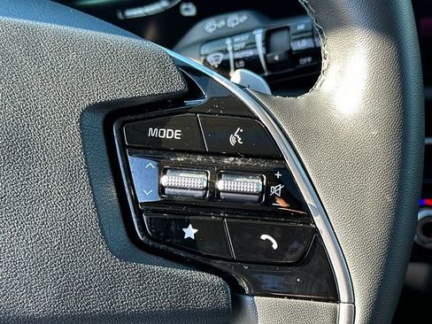 Used 2023 Kia Niro EX Touring image 30