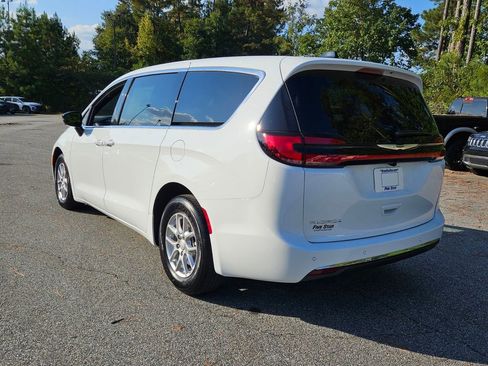 New 2026 Chrysler Pacifica Select FWD image 10