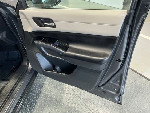 Used 2023 Nissan Pathfinder SL AWD/4WD image 33