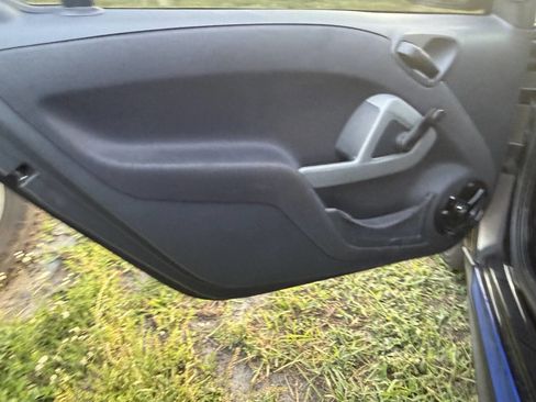 Used 2015 smart fortwo pure RWD image 14