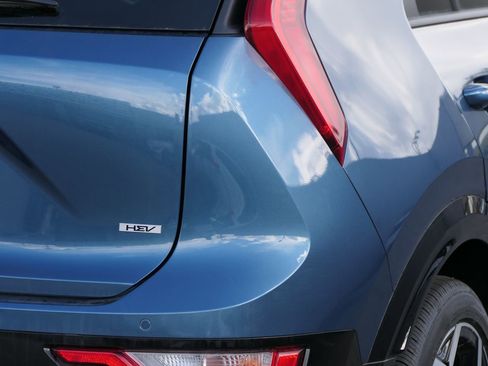 New 2025 Kia Niro EX Touring image 4