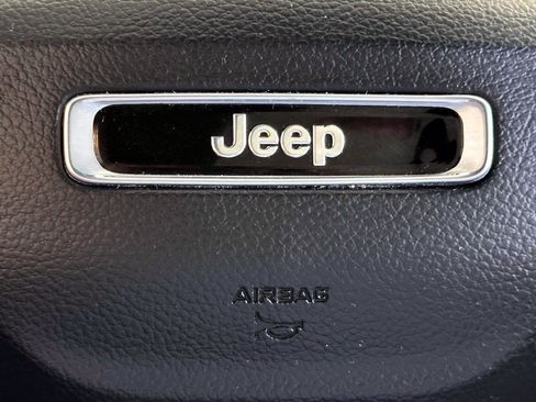 Used 2024 Jeep Grand Cherokee Limited w/ Black Appearance Package AWD/4WD image 22
