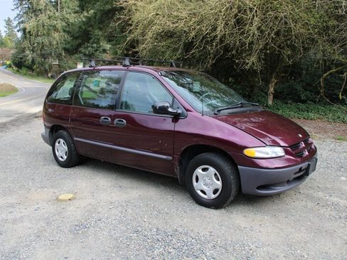 Used 1999 Dodge Caravan image 2