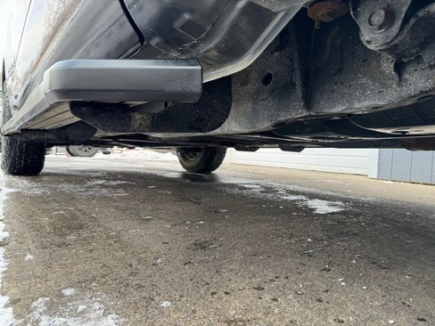 Used 2019 Nissan Titan S image 19