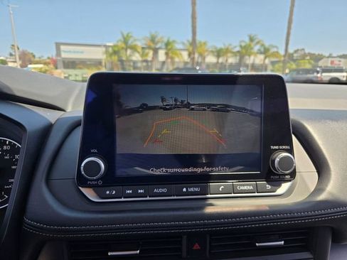 Used 2024 Nissan Rogue SV FWD image 9