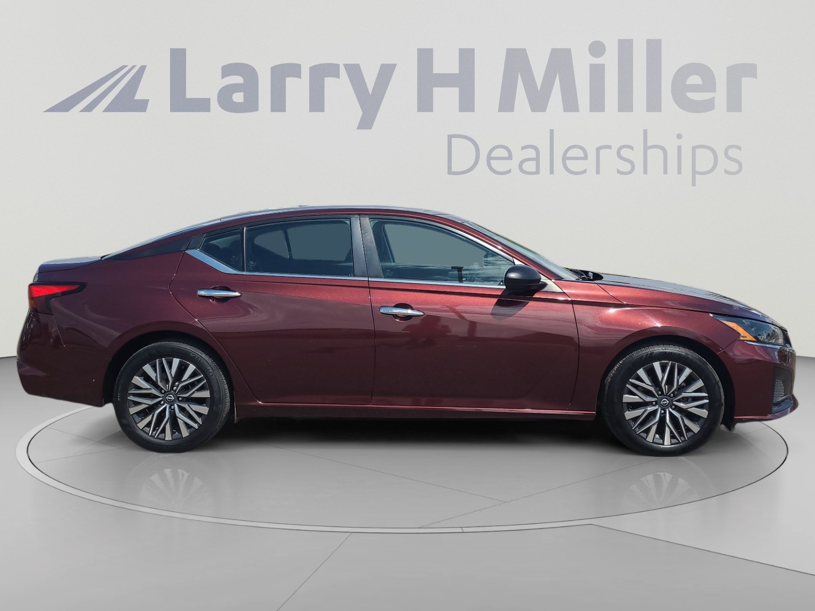 Used 2024 Nissan Altima 2.5 SV FWD image 6