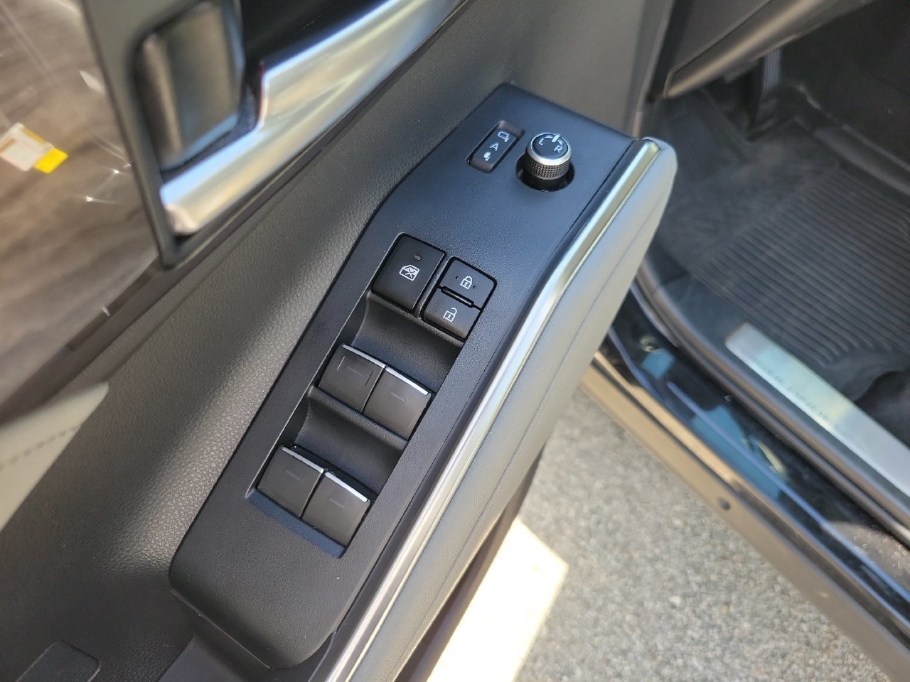 Used 2023 Toyota Highlander Platinum FWD image 15