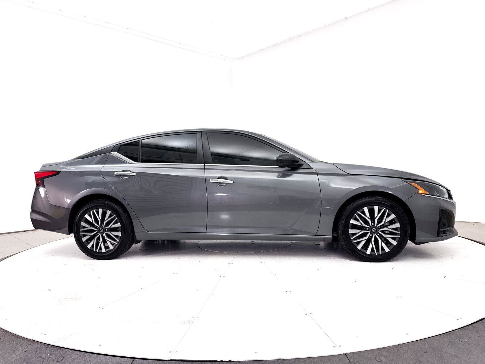 Used 2024 Nissan Altima 2.5 SV FWD image 37
