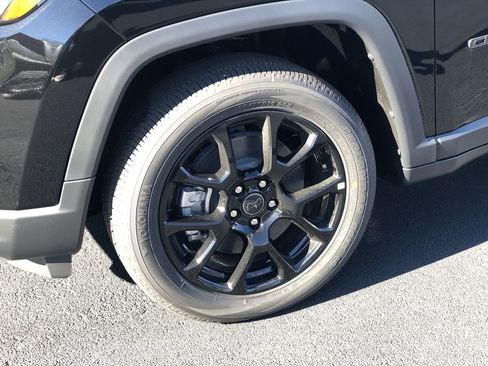 New 2026 Jeep Compass Latitude image 10