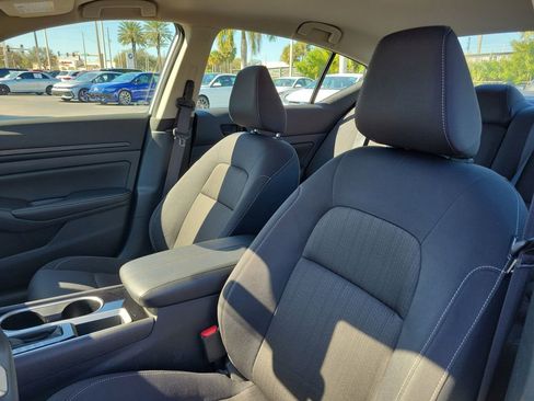 Used 2024 Nissan Altima 2.5 SV image 19