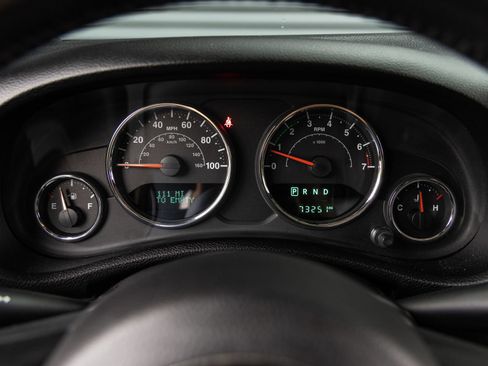 Used 2015 Jeep Wrangler Unlimited Sahara w/ Connectivity Group AWD/4WD image 11