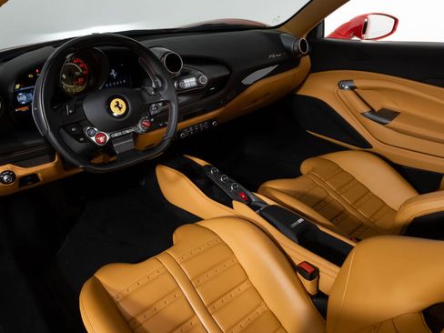 Used 2021 Ferrari F8 Tributo image 38