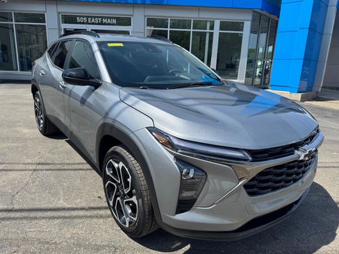New 2026 Chevrolet Trax RS w/ Driver Confidence Package FWD image 2