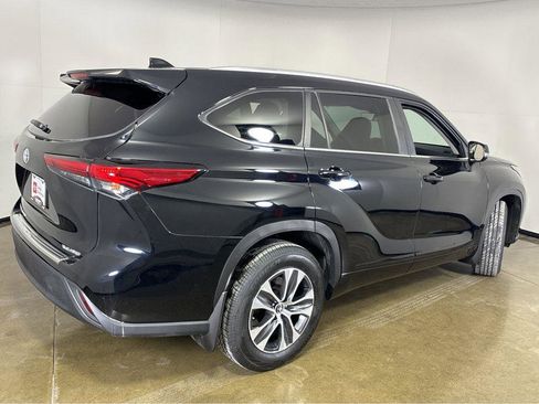 Used 2023 Toyota Highlander XLE image 19