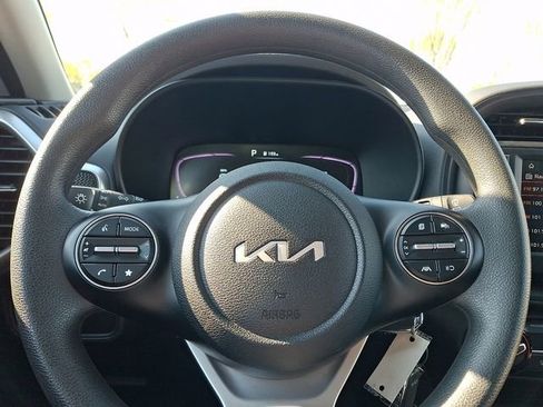 Used 2025 Kia Soul LX w/ LX Technology Package FWD image 18