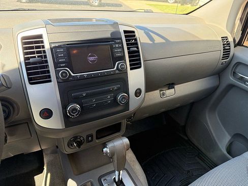 Used 2018 Nissan Frontier SV AWD/4WD image 20