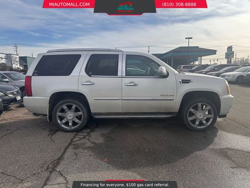 Used 2010 Cadillac Escalade Luxury image 4