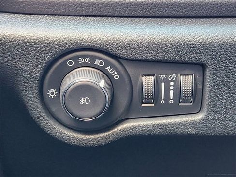 New 2026 Chrysler Pacifica Limited image 17