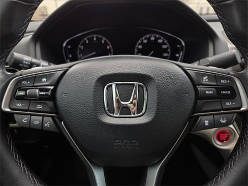 Used 2018 Honda Accord Touring image 26